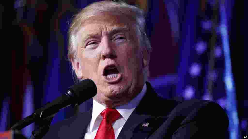 Le président élu Donald Trump prononce une allocution au cours de sa soirée electorale, à New York, 9 novembre 2016.