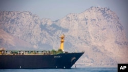 Le pétrolier Grace 1 avec en arrière-plan par le rocher de Gibraltar, le 15 août 2019.