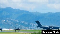 兩架F35A戰機和一架運輸機2017年10月30日準備離開夏威夷飛抵日本沖繩（美軍太平洋司令部照片）