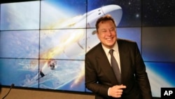 Elon Musk, fondateur, PDG et ingénieur en chef/concepteur de SpaceX, lors d'une conférence de presse au Centre spatial Kennedy à Cape Canaveral, en Floride, le 19 janvier 2020. (Photo: AP)