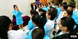 김나영 양은 마지막 공연을 마치고 친구들과의 작별이 아쉬워 눈물을 흘렸다.