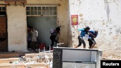 Pillage d'un magasin en Afrique du Sud (REUTERS/Siphiwe Sibeko)