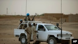 Un véhicule des Nations unies circule à Kidal au Mali, 28 juillet 2013