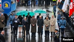 Former Boston Mayor Tom Menino (2nd L) during a moment of silence with current Boston Mayor Marty Walsh (3rd L), U.S. Vice President Joe Biden (C), Massachusetts Governor Deval Patrick (2nd R) and Boston Athletic Association Executive Director Tom Grilk, 