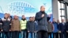 Частиною стратегії зі звільнення Криму буде руйнування Кримського моста, завдяки якому Крим перетворився на «непотоплюваний авіаносець», який Росія використовує для домінування на півдні України. На фото лідер Росії Володимир Путін після відкриття моста, 23 грудня 2019 р. (AP)