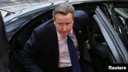 PM Inggris David Cameron tiba di lokasi KTT para pemimpin negara-negara Uni Eropa di Brussels (27/6).