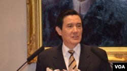台灣總統馬英九談學生佔領立法院危機（美國之音申華拍攝）