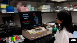 La Dra. Nita Patel, es directora de descubrimientos de anticuerpos y desarrollo de vacunas en el laboratorio Novavax en Gaithersburg, Maryland, EE.UU.