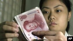 一位中国女士数钱