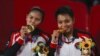 Ganda putri Greysia Polii dari dan Apriyani Rahayu berhasil meraih medali emas di kejuaraan bulu tangkis Olimpiade Tokyo 2020.. (Foto: REUTERS/Hamad I Muhammad)