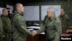 რუსეთის თავდაცვის სამინისტროს მიერ გავრცელებულ ვიდეოში, მინისტრი სერგეი შოიგუ უკრაინაში იმყოფება და იქ მყოფ რუსეთის ქვედანაყოფებს ამოწმებს. ვიდეო 2023 წლის 4 მარტს გავრცელდა.