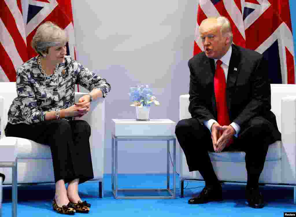 在G20峰会于德国汉堡举行期间,英国首相特蕾莎·梅和美国总统川普举行会谈(2017年7月8日)。川普还会见了印度尼西亚、新加坡、日本和中国的领导人。