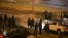 Policía y manifestantes chocan después de elecciones en Bielorrusia por segunda noche
