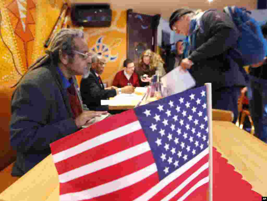 U.S. Democrats living in Germany cast their ballots at a polling station in a restaurant in Frankfurt, Germany, March 1, 2016.