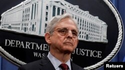 El secretario de Justicia de EE. UU., Merrick Garland, asiste a una conferencia de prensa en la sede del departamento en Washington DC, el 25 de junio de 2021. 