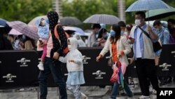 北京环球影城星期一在雨中正式开业。（2021年9月20日）