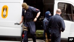 Les services de sécurité belges à Anvers, Belgique, 18 juin 2016. (AP Photo / Virginia Mayo)