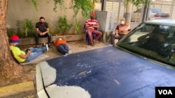 Choferes a la espera de gasolina en Maracaibo, estado Zulia, Venezuela. Julio, 2021.