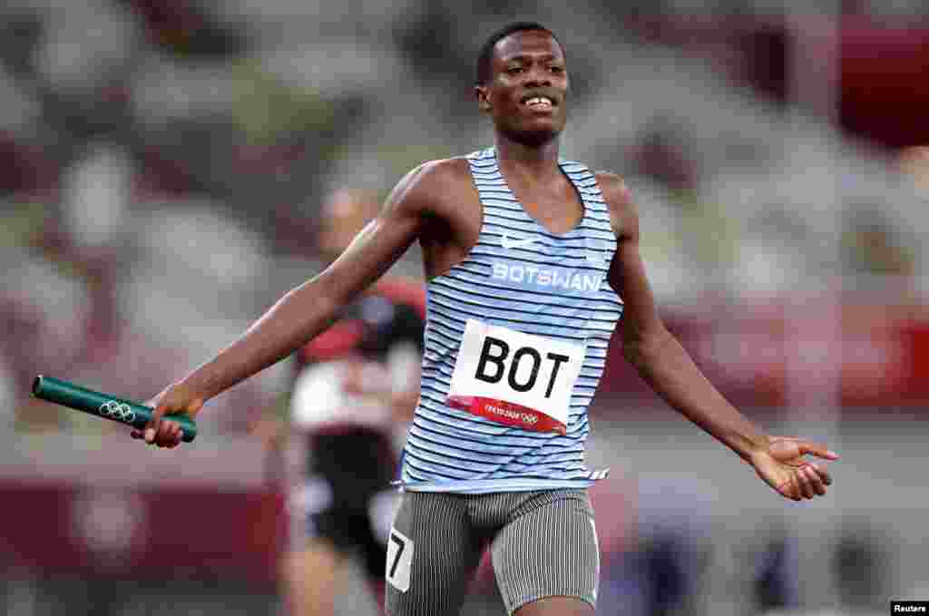 Bayapo Ndori do Botswana celebra depois de ganhar o bronze. 7 de Agosto, 2021REUTERS/Hannah Mckay