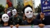 Para jurnalis melakukan aksi unjuk rasa menuntut peningkatan kesejahteraan dan perlindungan terhadap jurnalis dalam Aksi Hari Buruh di Jakarta (foto: dok). 
