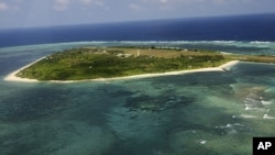 Foto udara pulau Pagasa, salah satu pulau di wilayah Spratly yang disegketakan Tiongkok dan Filipina di Laut Cina Selatan. (Foto: dok)
