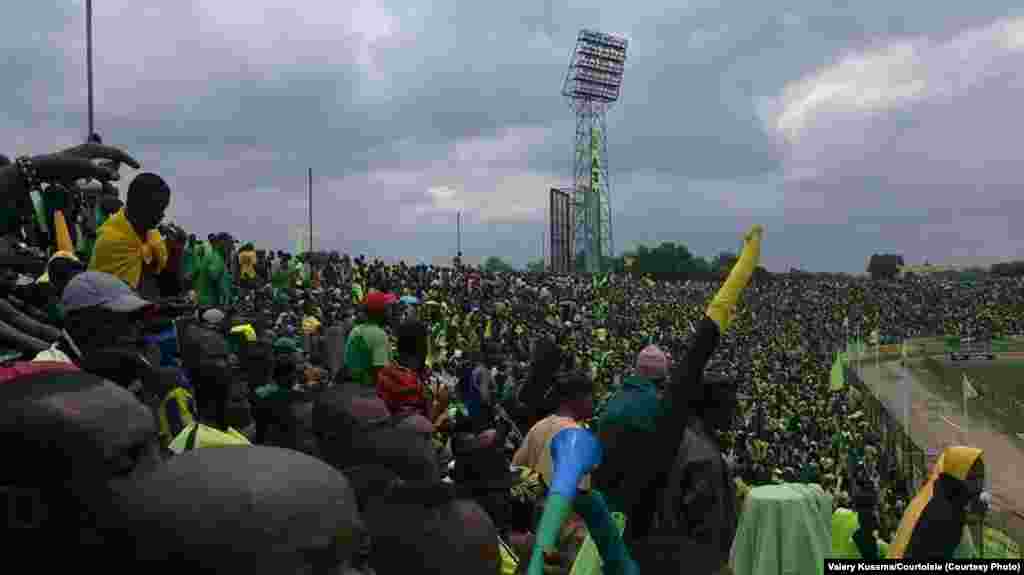 Caf-C1 : V.club concède le nul face à Sétif (2-2). Une vue de l'ambiance au satde Tata Raphael de Kinshasa, dimanche 26 octobre 2014. Valery Kusema/Photo Courtoisie