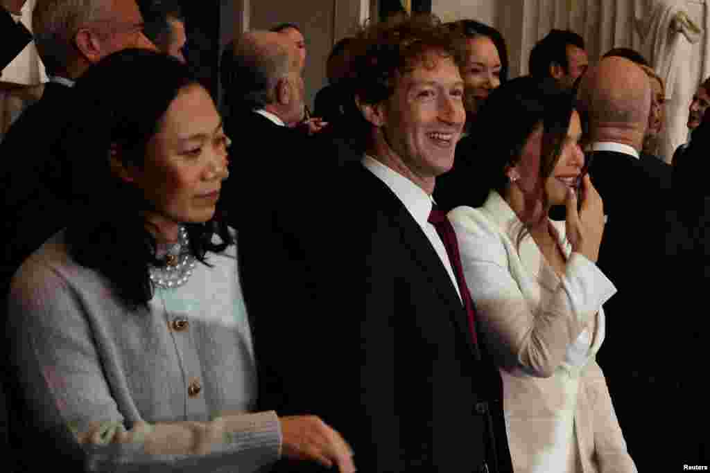 Empresarios tecnológicos como el propietario de Meta, Mark Zuckerberg, estuvieron presentes en la ceremonia de investidura presidencial. 