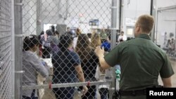 El anuncio llegas tras críticas acerca de la respuesta a la reciente muerte de una niña guatemalteca de 7 años, a menos de 48 horas de quedar bajo la custodia de agentes de la Oficina de Aduanas y Protección Fronteriza (CBP).