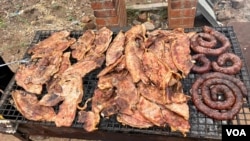 Vamwe vapemberera zuva reKisimusi vachigocha.