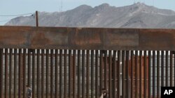 El Congreso aprobó en el presupuesto de este año 1.375 millones de dólares para el muro.