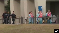 Foto dari video yang dirilis WEAR-TV tampak petugas gawat darurat menyusul insiden penembakan di Pangkalan AL Amerika Serikat di Pensacola, Florida, 6 Desember 2019. 