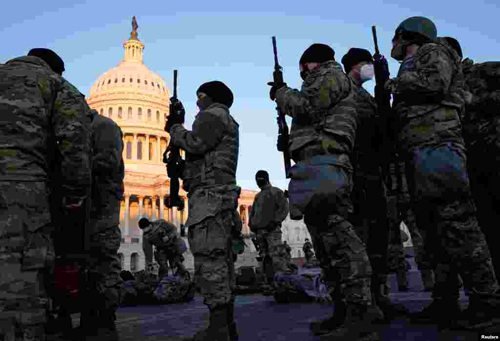 Estas y otras acciones forman parte del plan para reforzar la seguridad en Washington DC a días de la inauguración presidencial. 13 de enero de 2021.