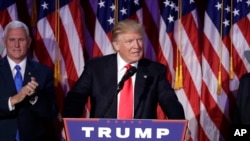 Donald Trump donne un discours après avoir été élu président des Etats-Unis, à New York, le 9 novembre 2016.