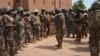 Le ministre de la Défense avec les forces spéciales du pays à Boulkessy, le 7 octobre 2019. (VOA/FAMA) 