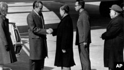 1972年2月21日中國總理周恩來在北京機場歡迎美國總統尼克松