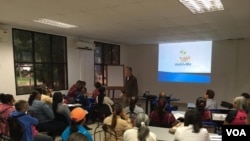 La Fundación Amblema (Ambiente, Lectura, Matemática) es una herramienta pedagógica que busca alcanzar calidad educativa en Venezuela.