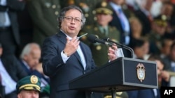 El presidente de Colombia, Gustavo Petro, habla durante la ceremonia de juramentación del general William Salamanca como nuevo jefe de policía en Bogotá, Colombia, el 9 de mayo de 2023.