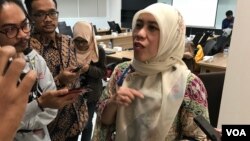 Research Project Integration Manager Biofarma, Neny Nuraeni, memberikan keterangan pada wartawan di Jakarta. (Foto: Rio Tuasikal/VOA)