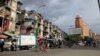 A general view of Phnom Penh's White Building and its residents on Friday, September 5, 2014. (Nov Povleakhena/VOA Khmer)