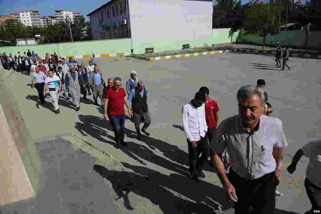 Diyarbakır’ın en kalabalık ilçelerinden Kayapınar'da seçime ilgi büyüktü. 