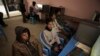 Suasana di sebuah kafe game di Kabul, Afghanistan, 2 Maret 2014. (REUTERS/Morteza Nikoubaz)