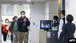 2020年1月13日，台灣疾病控制中心使用人體檢測儀在桃園機場檢測從武漢飛抵台北旅客的體溫。