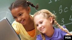 Usar Facebook crea, para los niños y sus amigos, riesgos de seguridad, protección y privacidad.