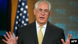 Menteri Luar Negari Rex Tillerson memberikan pernyataan di Departemen Luar Negeri di Washington, 1 Agustus 2017.