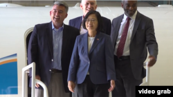 美國國會參議院外交委員會亞太小組主席、共和黨聯邦參議員加德納7月20日陪同台灣總統蔡英文參觀美國國家大氣研究中心和地球觀測實驗室。