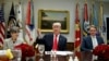 Trump se reúne con republicanos en medio de eventual cierre de gobierno