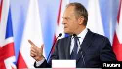 Премьер-министр Польши Дональд Туск выступает на пресс-конференции в Варшаве. Весна 2024 г.