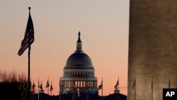 Gedung Capitol di Washington. DPR AS diperkirakan akan melakukan pemungutan suara mengenai resolusi yang menyerukan untuk mencopot Trump dari jabatannya. (Foto: AP)