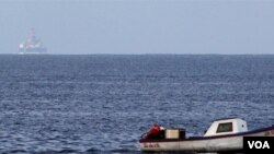 La plataforma Scarabeo 9, contratada por la empresa Repsol-YPF, buscará petróleo en aguas cubanas.