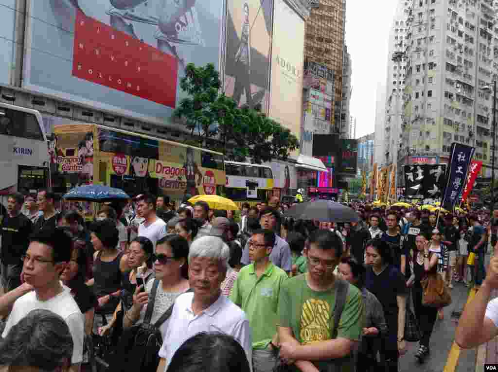 香港泛民多个政党和团体周六声援铜锣湾书店店长林荣基(美国之音海彦拍摄)
